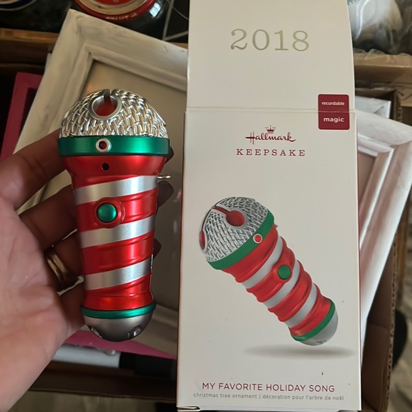 Hallmark 2018 keepsake microphone ornament - Picture 1 of 1